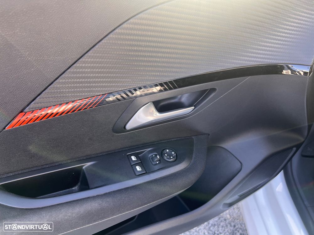 Peugeot e-208 Active - 12