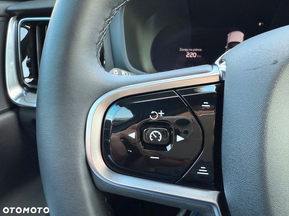 Volvo V60 T6 AWD Plug-In Hybrid Plus Dark - 19