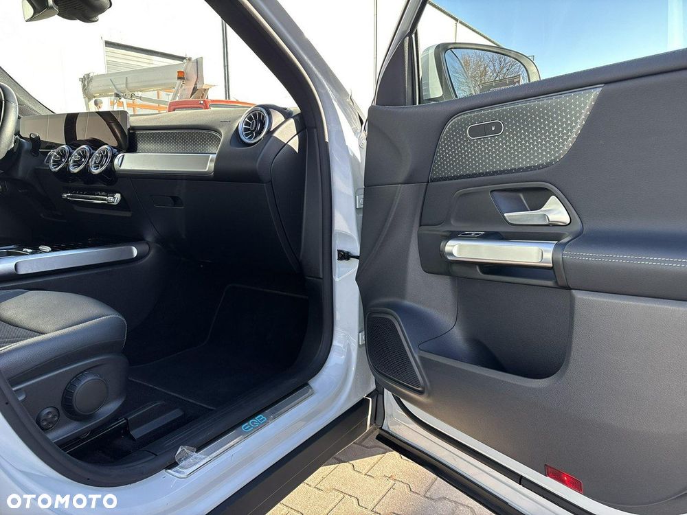 Mercedes-Benz EQB - 17