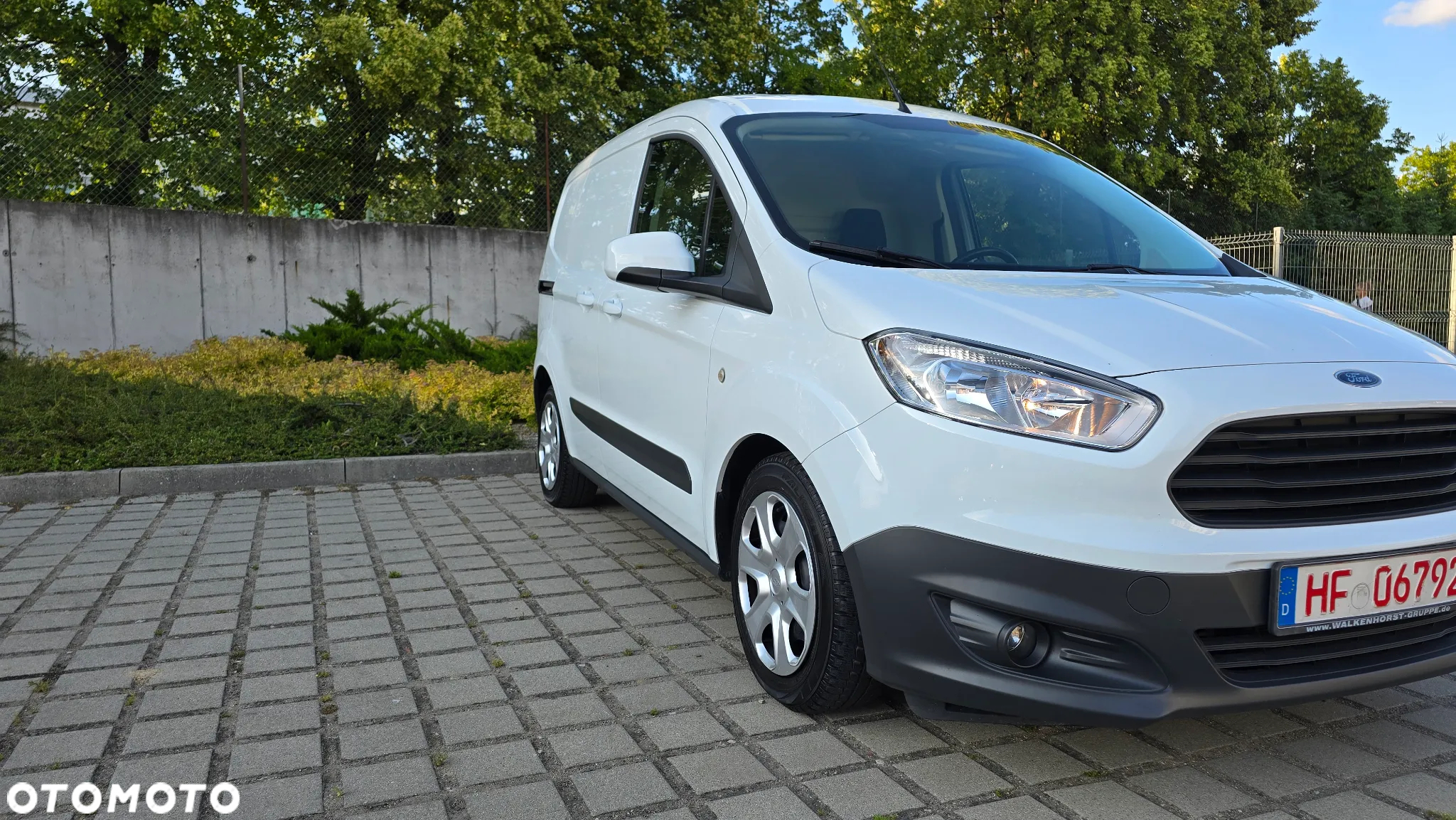 Ford Transit Courier - 32