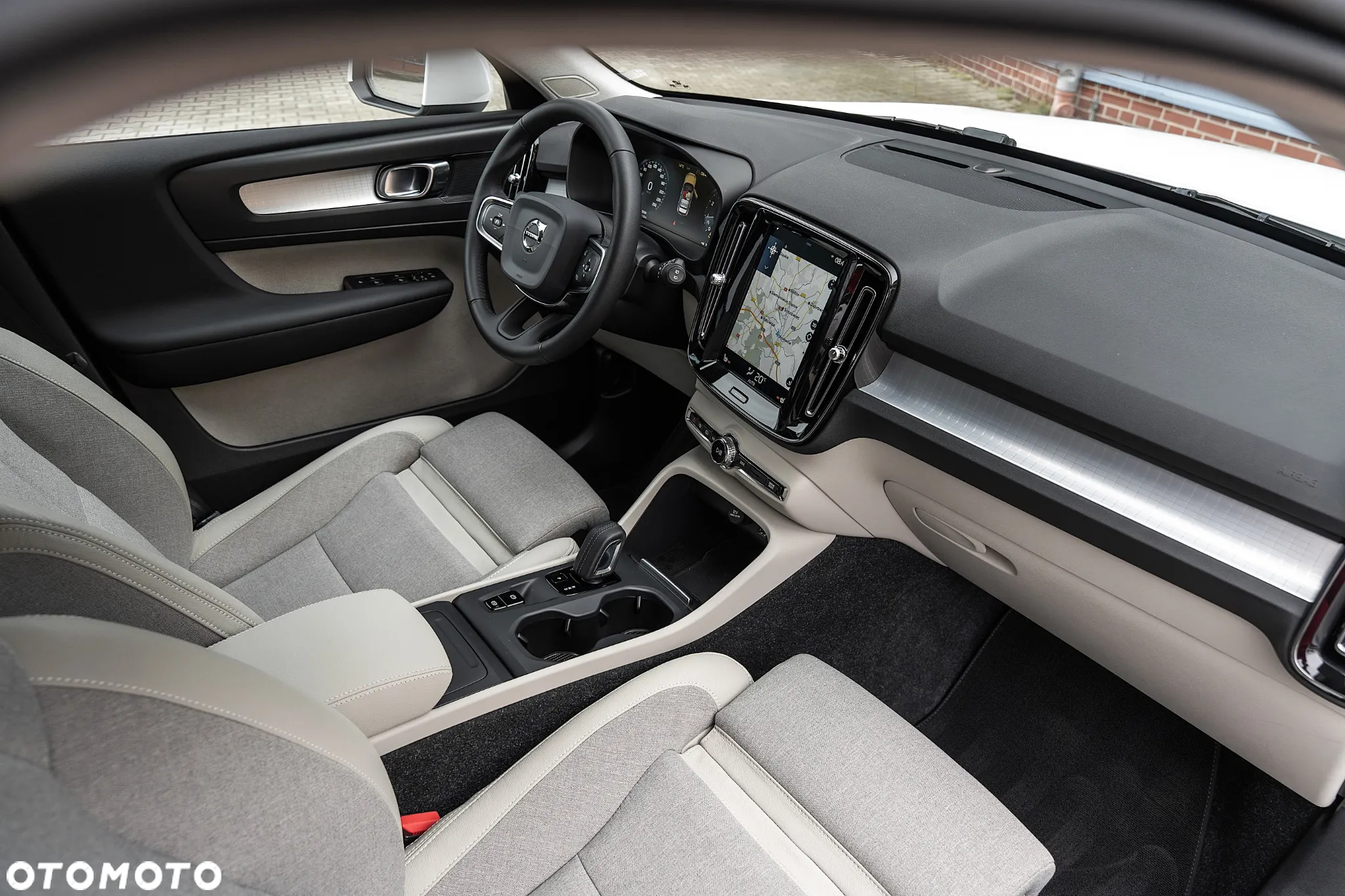 Volvo XC 40 T3 Momentum Pro - 24