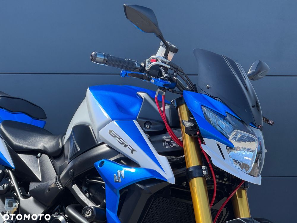 Suzuki GSR - 2