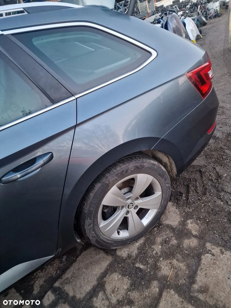 Błotnik  lewy  tył  skoda  superb  III  kombi - 1