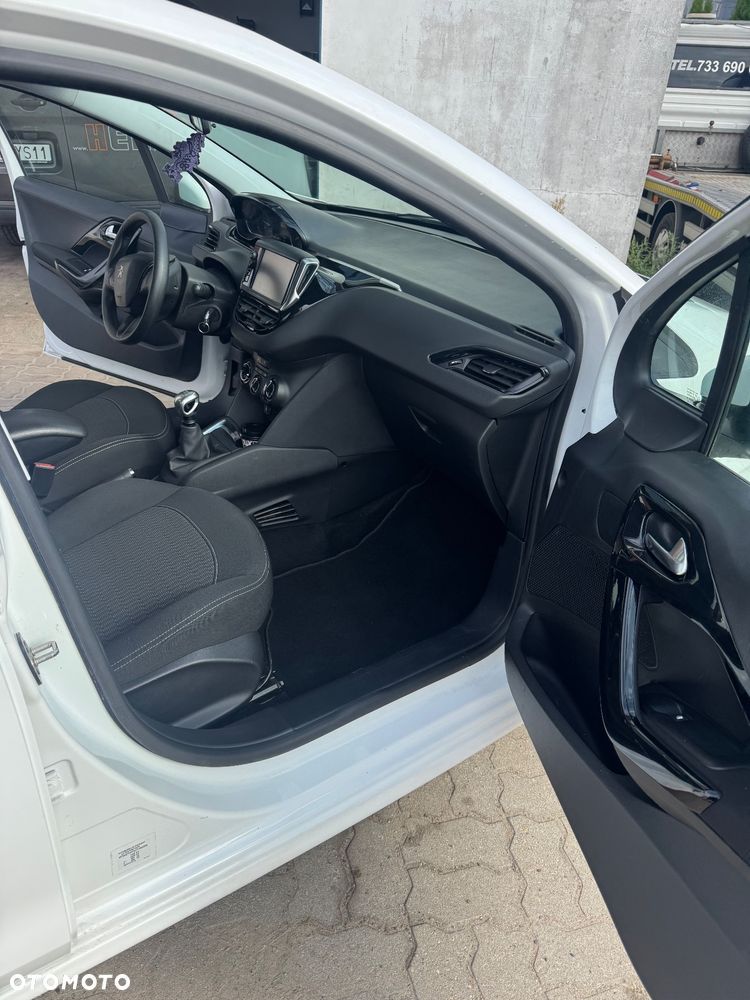 Peugeot 208 - 22