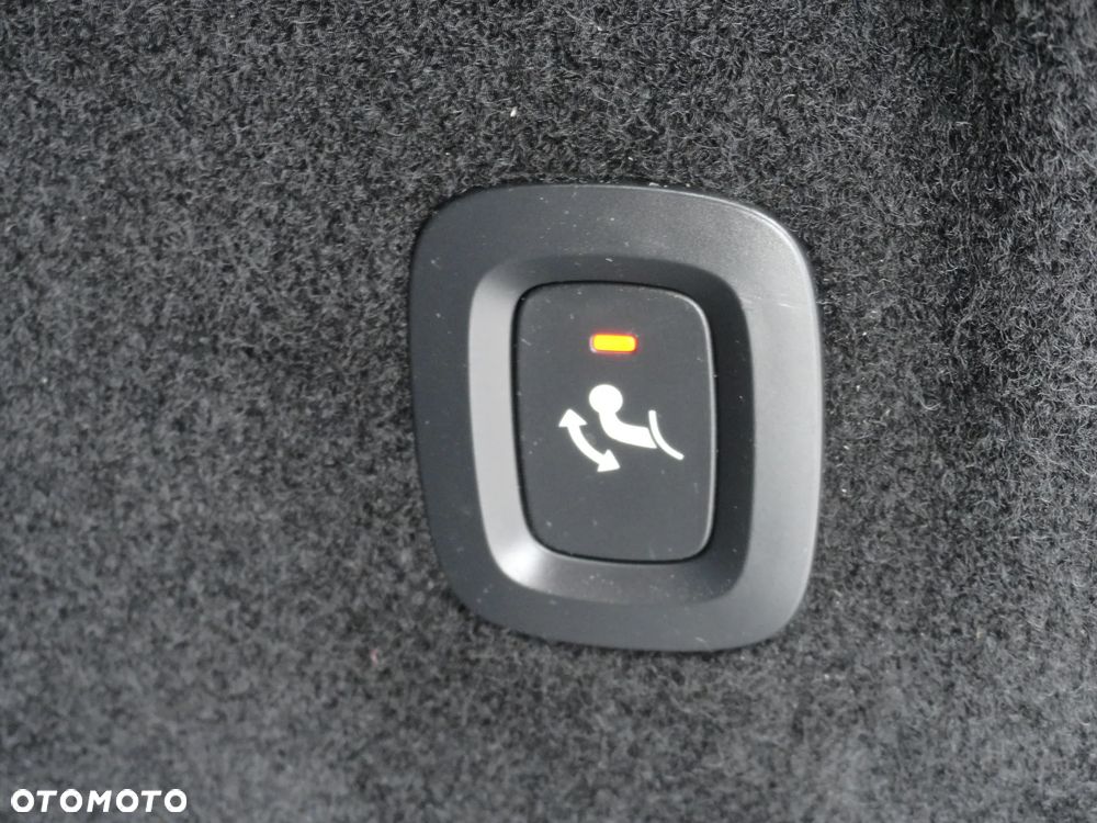 Volvo XC 60 B4 D AWD Geartronic Momentum Pro - 23