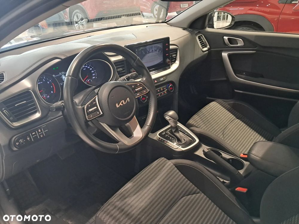 Kia Ceed - 10