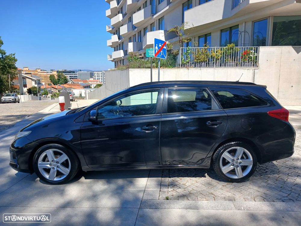 Toyota Auris Touring Sports 1.4 D-4D Com+P.Sport — fotografia 13