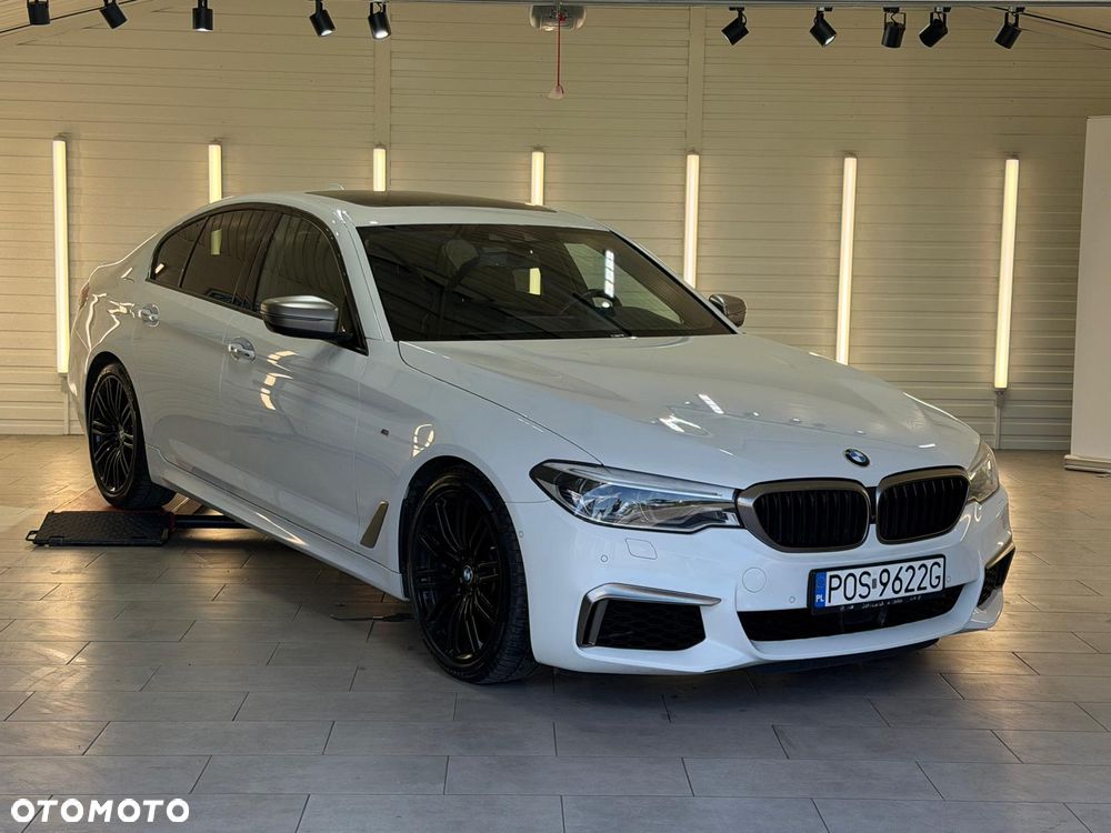 BMW Seria 5 M550i xDrive sport - 9