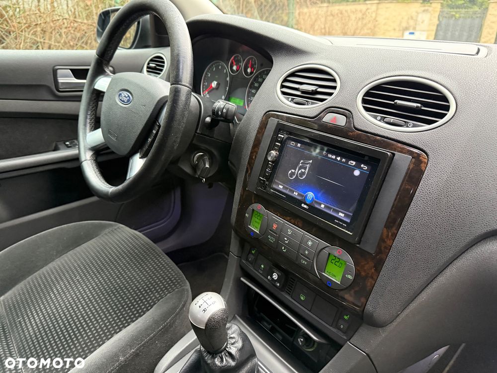 Ford Focus 2.0 Ghia - 18