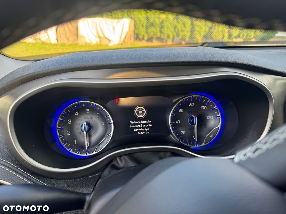 Chrysler Pacifica - 12