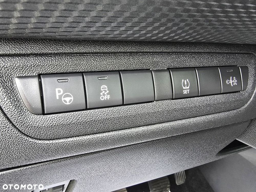 Peugeot 2008 - 12