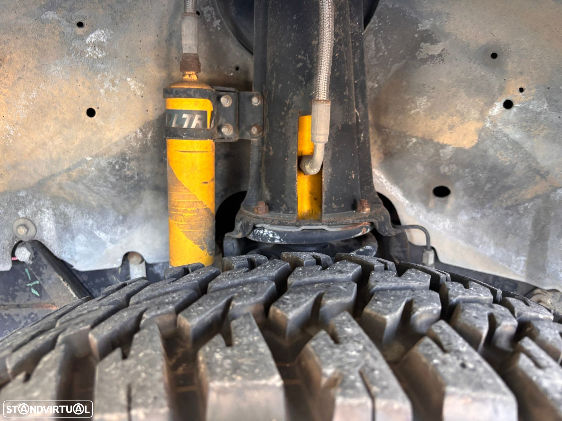 Land Rover Defender 130 CD 2.5 Td5 E - 4