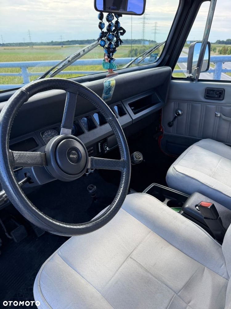 Jeep Wrangler - 11