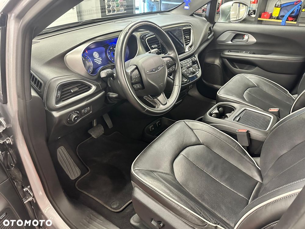 Chrysler Pacifica - 20