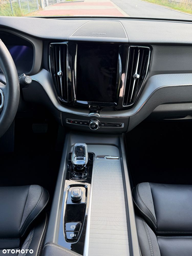 Volvo XC 60 B4 B Plus Dark - 31