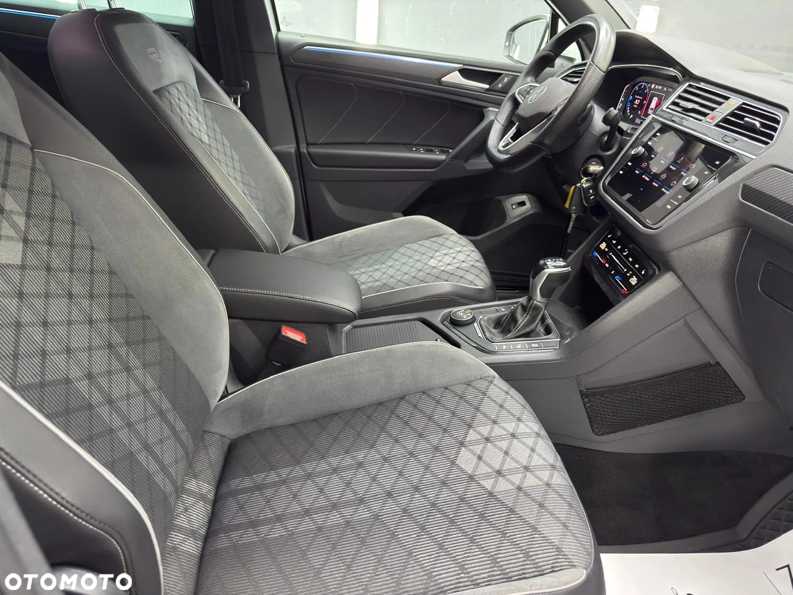Volkswagen Tiguan 2.0 TDI SCR 4MOTION DSG R-Line - 29