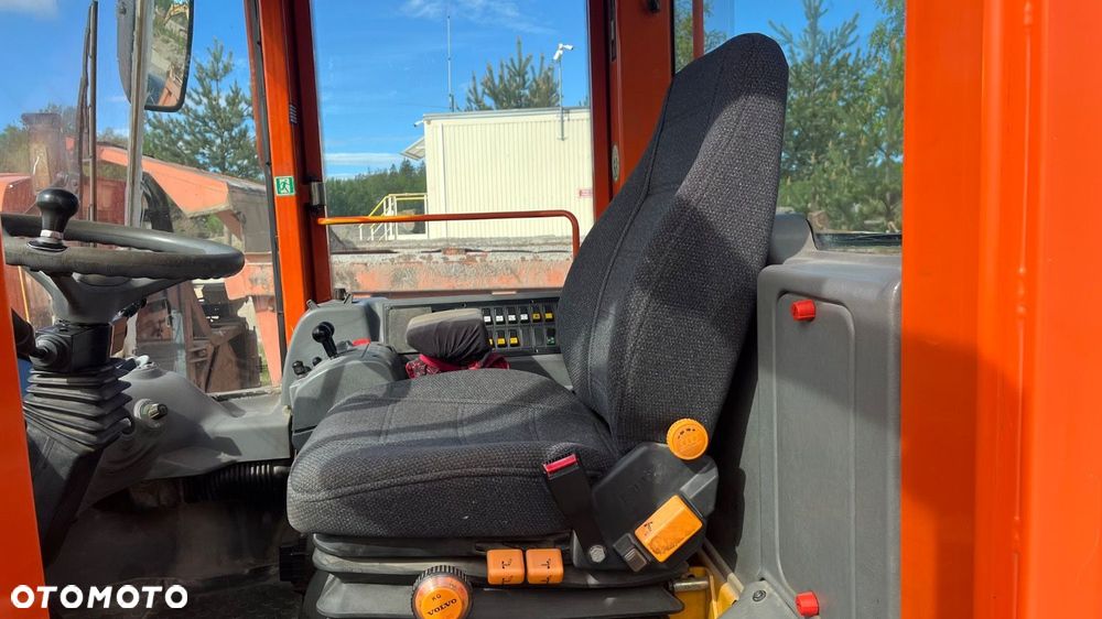Volvo L 110 E 4X4 - 13