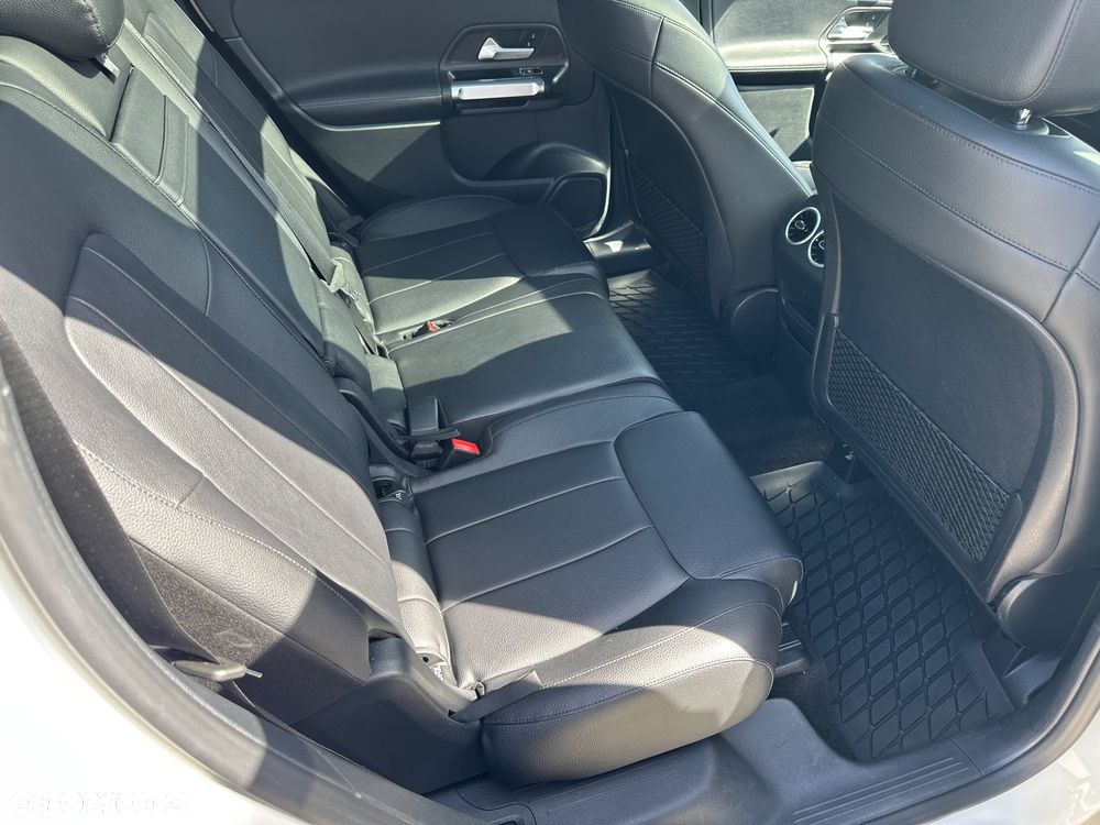 Mercedes-Benz GLB 250 4Matic 8G-DCT - 32