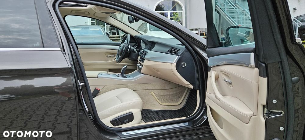 BMW Seria 5 530d Touring Modern Line - 13