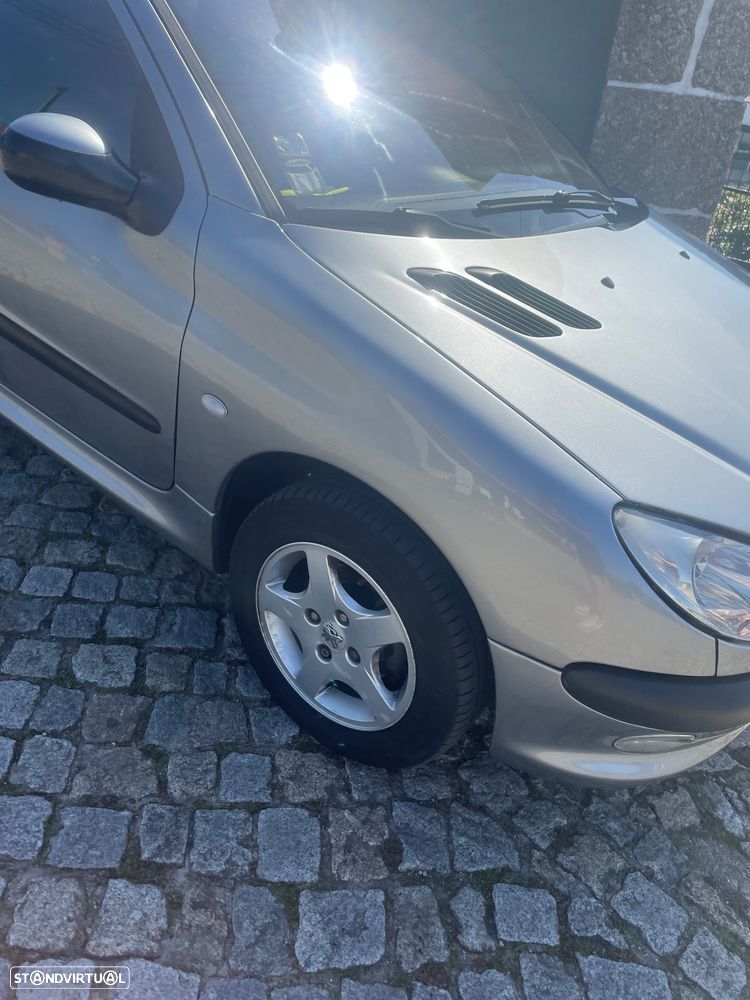 Peugeot 206 1.1 Color Line - 4
