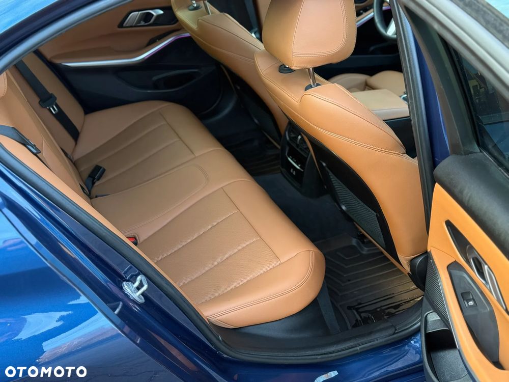 BMW Seria 3 330i xDrive M Sport - 14
