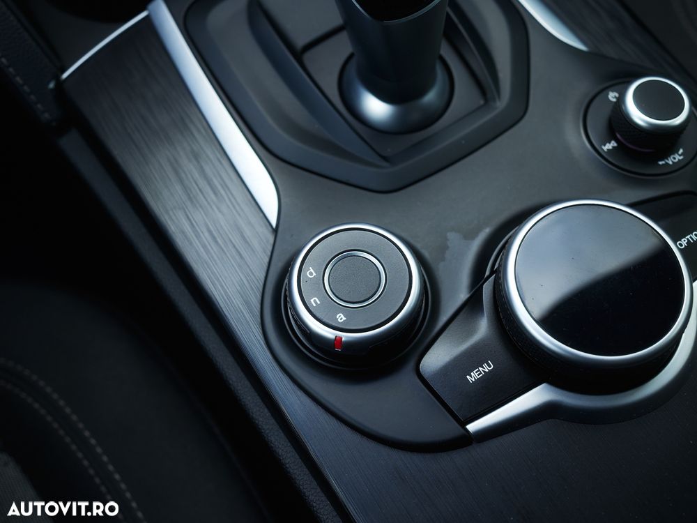 Alfa Romeo Stelvio 2.2 16V AT8-Q4 Executive - 28