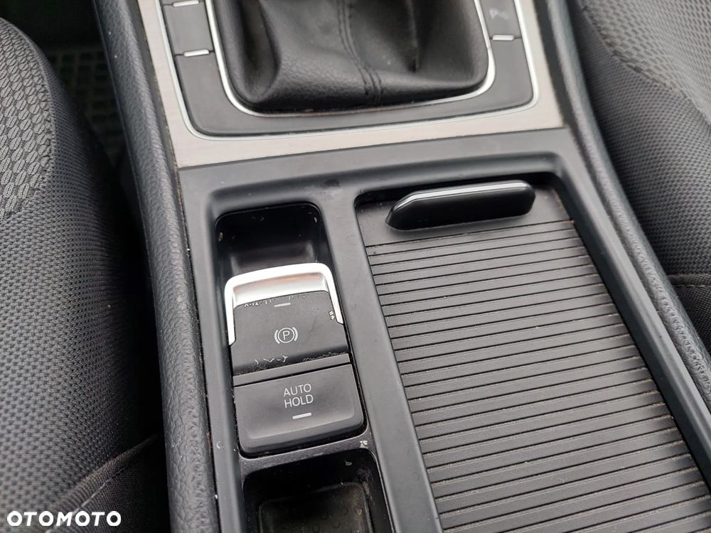 Volkswagen Golf 1.4 TSI BMT Comfortline - 17