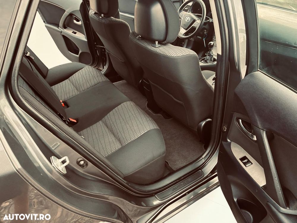 Toyota Avensis 1.6 Executiv - 10