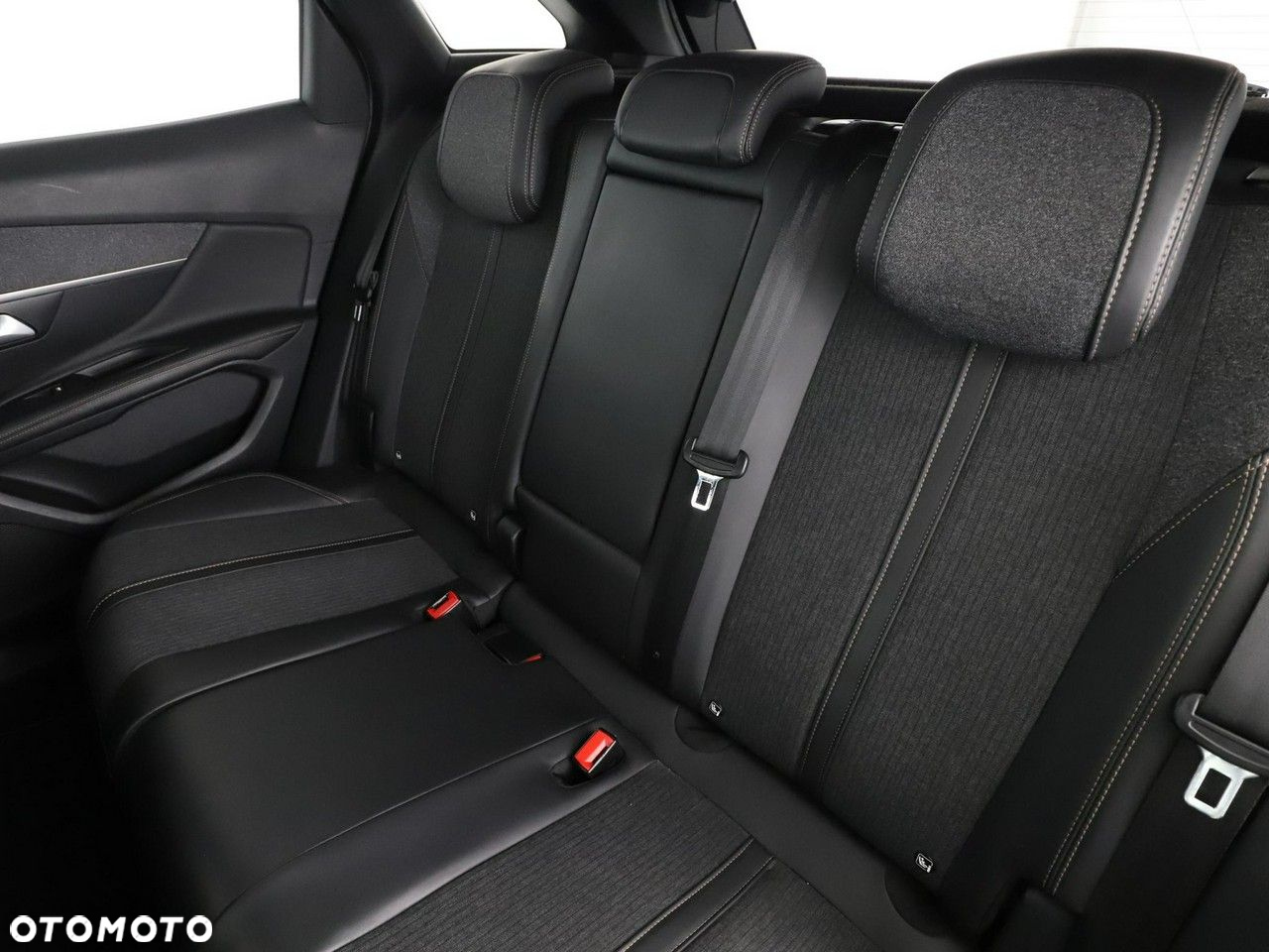 Peugeot 3008 PureTech 130 Stop & Start GPF Allure Pack - 17