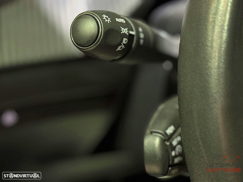 Peugeot 208 1.2 PureTech SE Style - 20