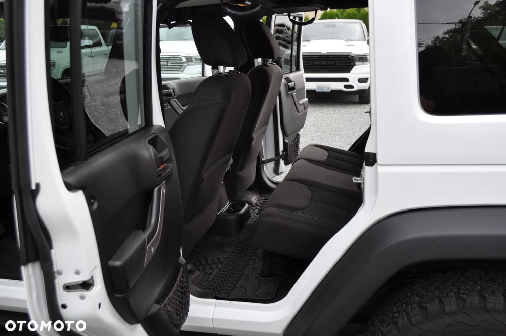 Jeep Wrangler 3.6 Unlim Black Edition II - 16