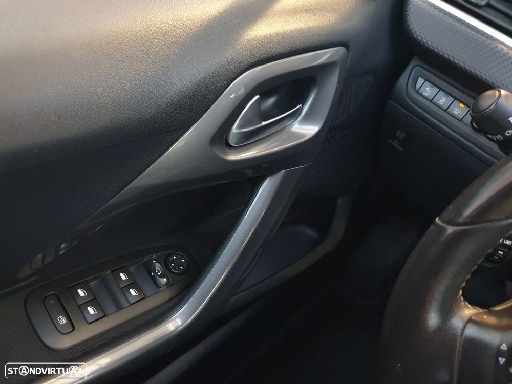 Peugeot 2008 1.2 PureTech Style EAT6 - 12