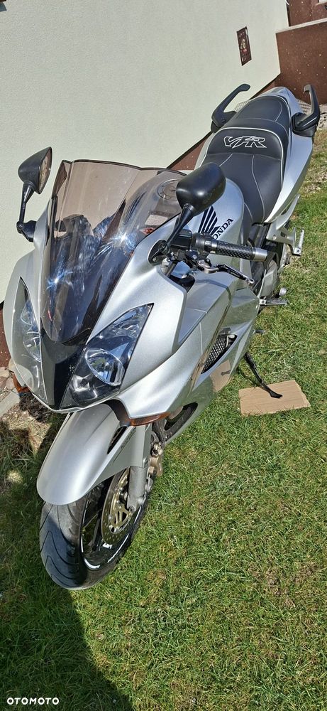 Honda VFR - 3