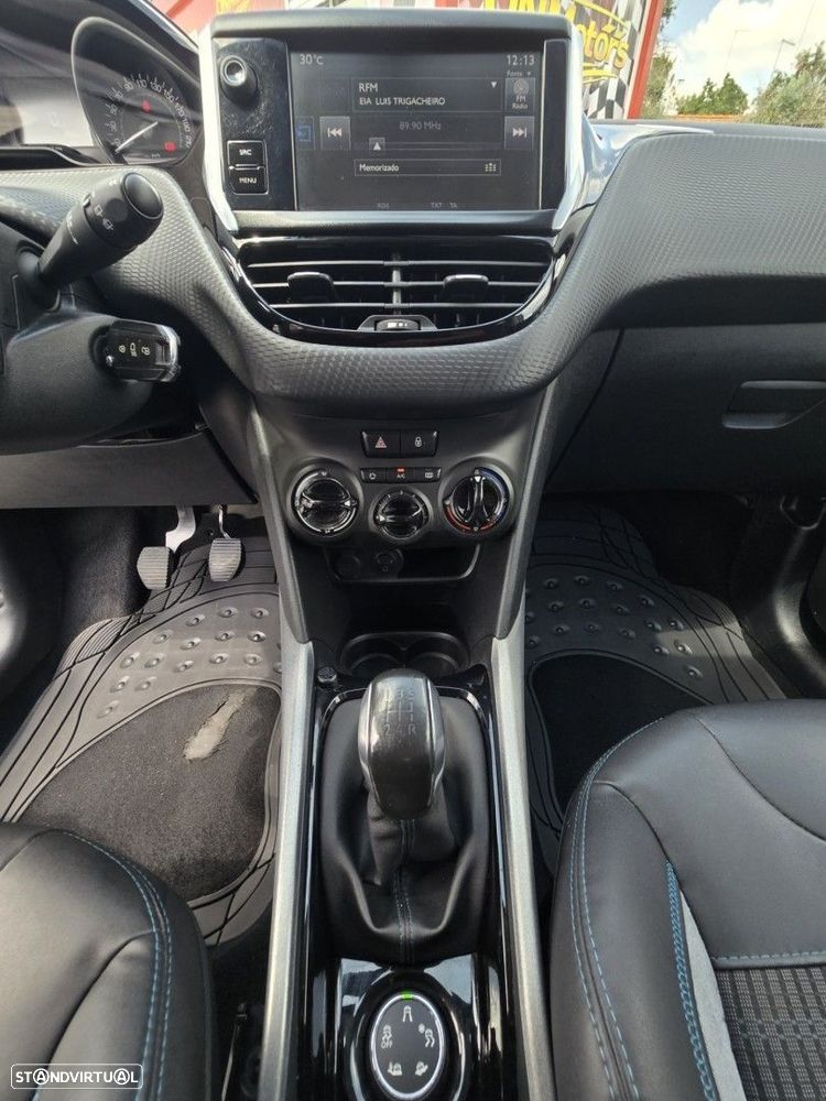 Peugeot 2008 1.2 PureTech Allure - 23