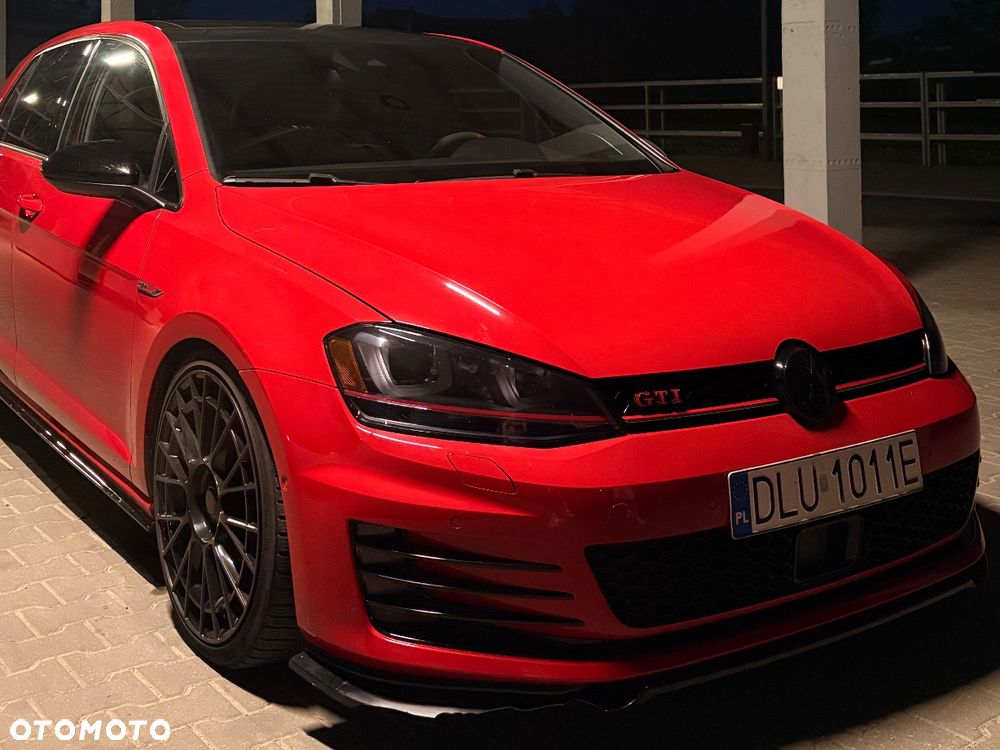 Volkswagen Golf - 1