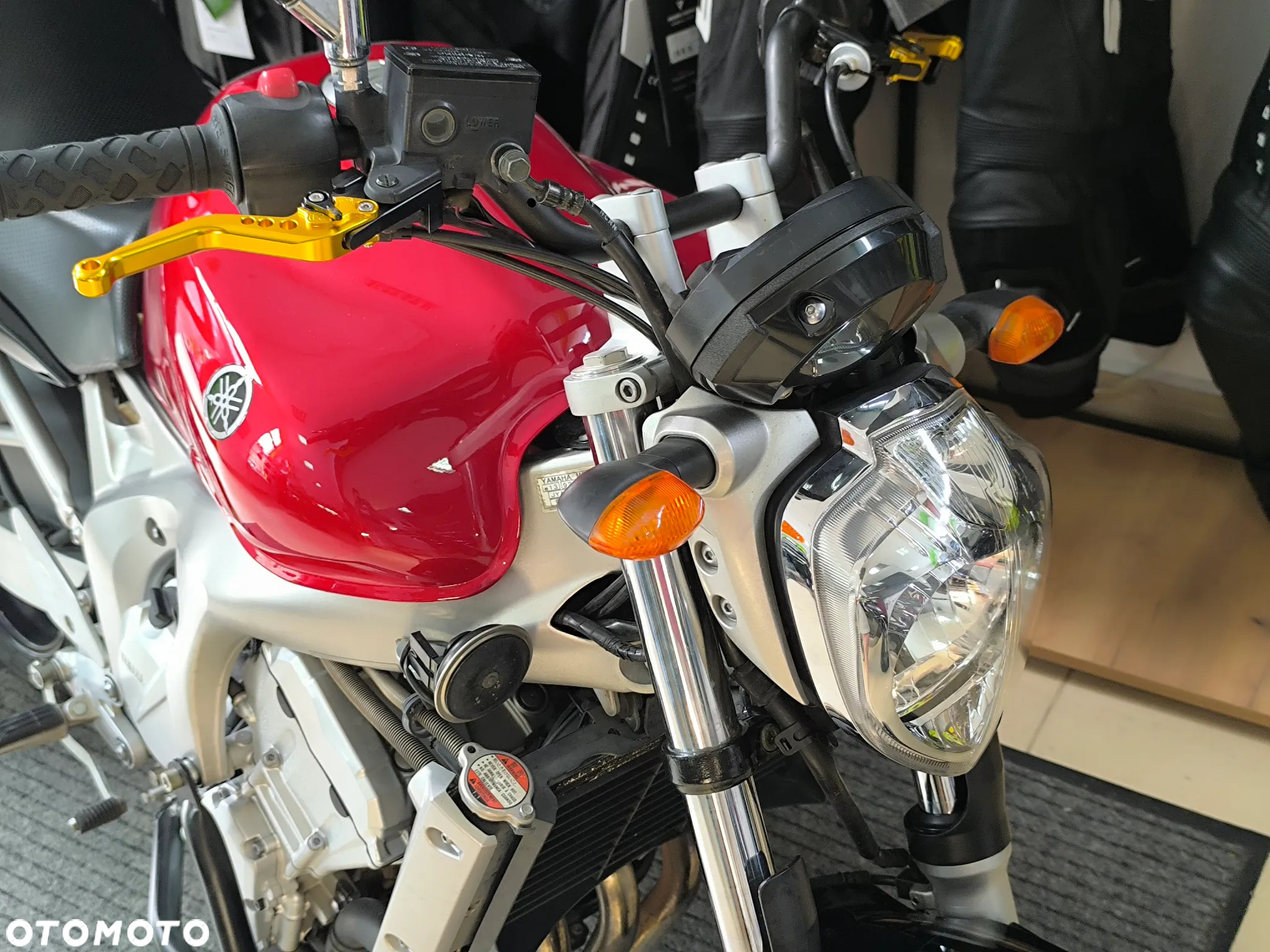 Yamaha FZ6 - 18