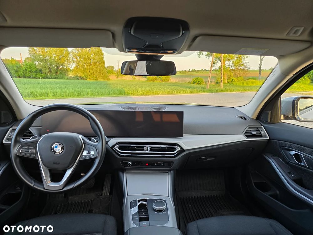 BMW Seria 3 318d mHEV - 13