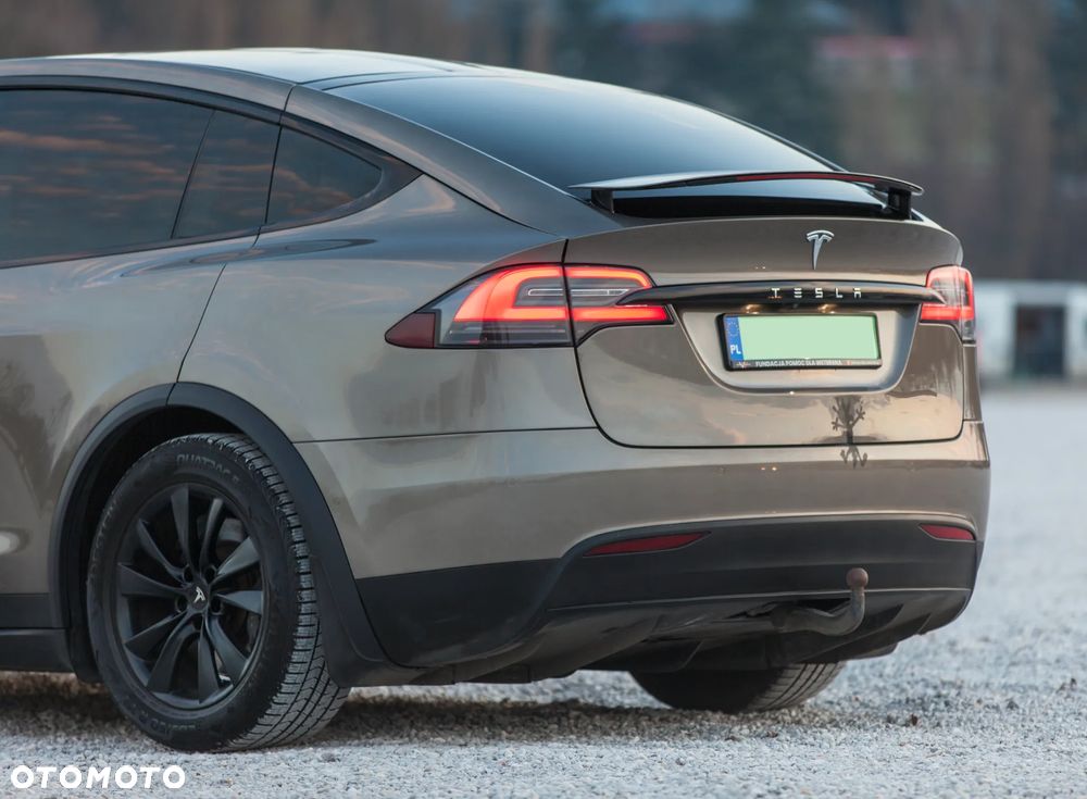 Tesla Model X 90 D - 10