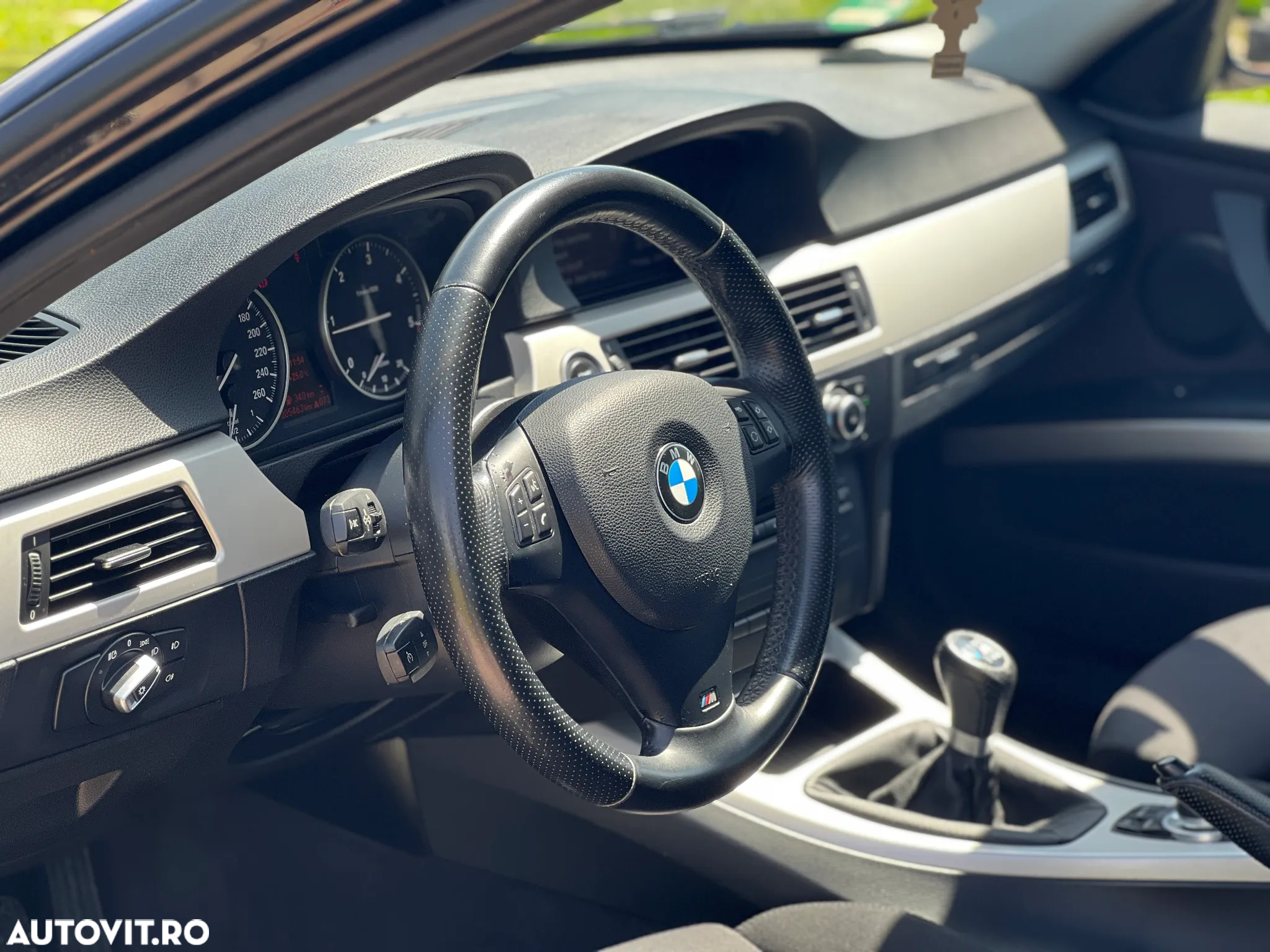 BMW Seria 3 320d DPF Touring - 11