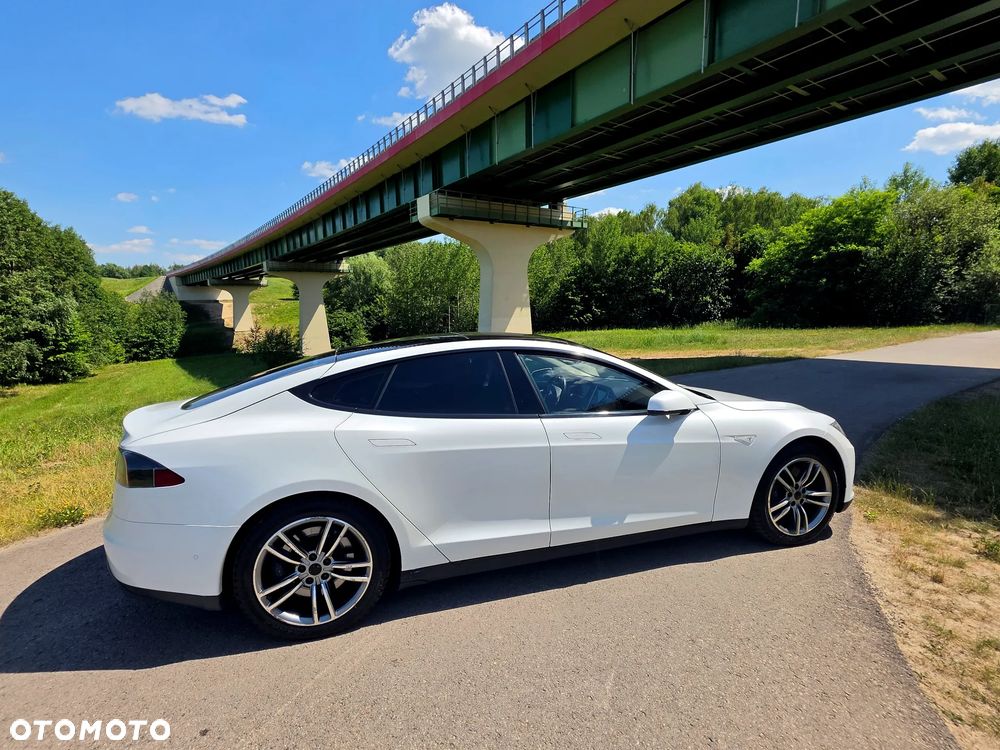 Tesla Model S - 18