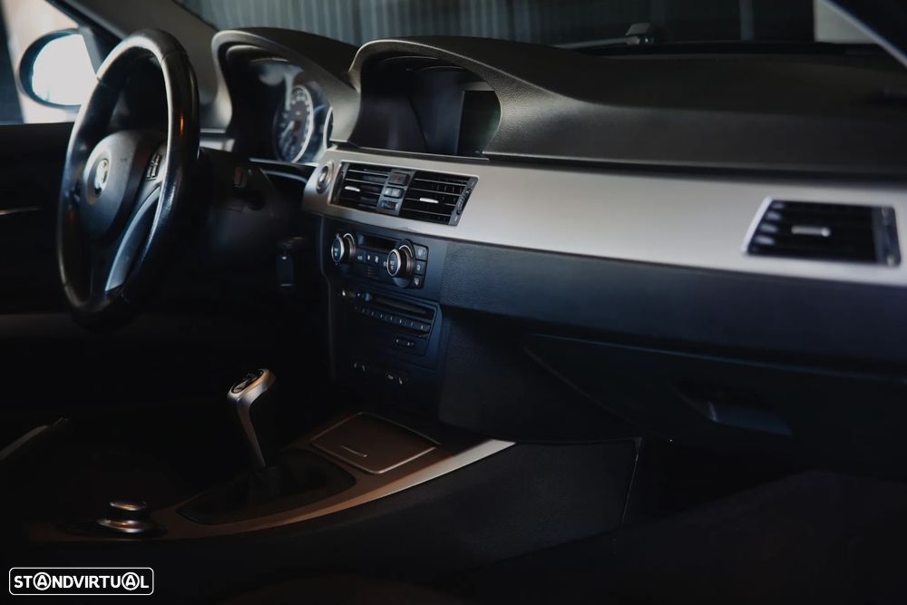 BMW 320 d Touring Dynamic - 11