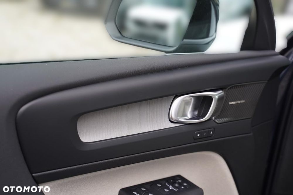 Volvo XC 40 B3 Plus Dark - 8