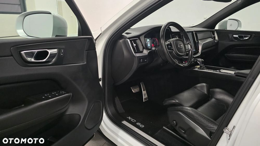 Volvo XC 60 D4 AWD Geartronic RDesign - 11