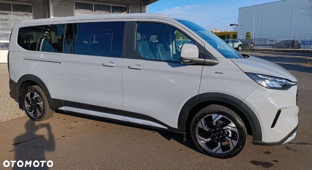 Ford Tourneo Custom - 8