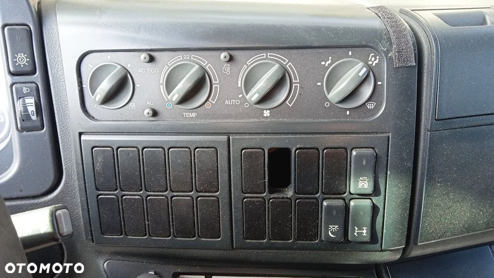 Kierownica multifunkcja licznik zegary panel szyb lusterek retarder deska rozdzielcza CB radio tachograf schowek kufer głośnik szyberdach MAN TGL - 4