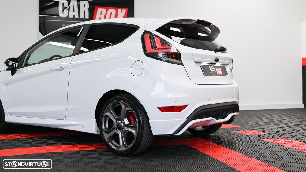 Ford Fiesta 1.6 EcoBoost ST - 16