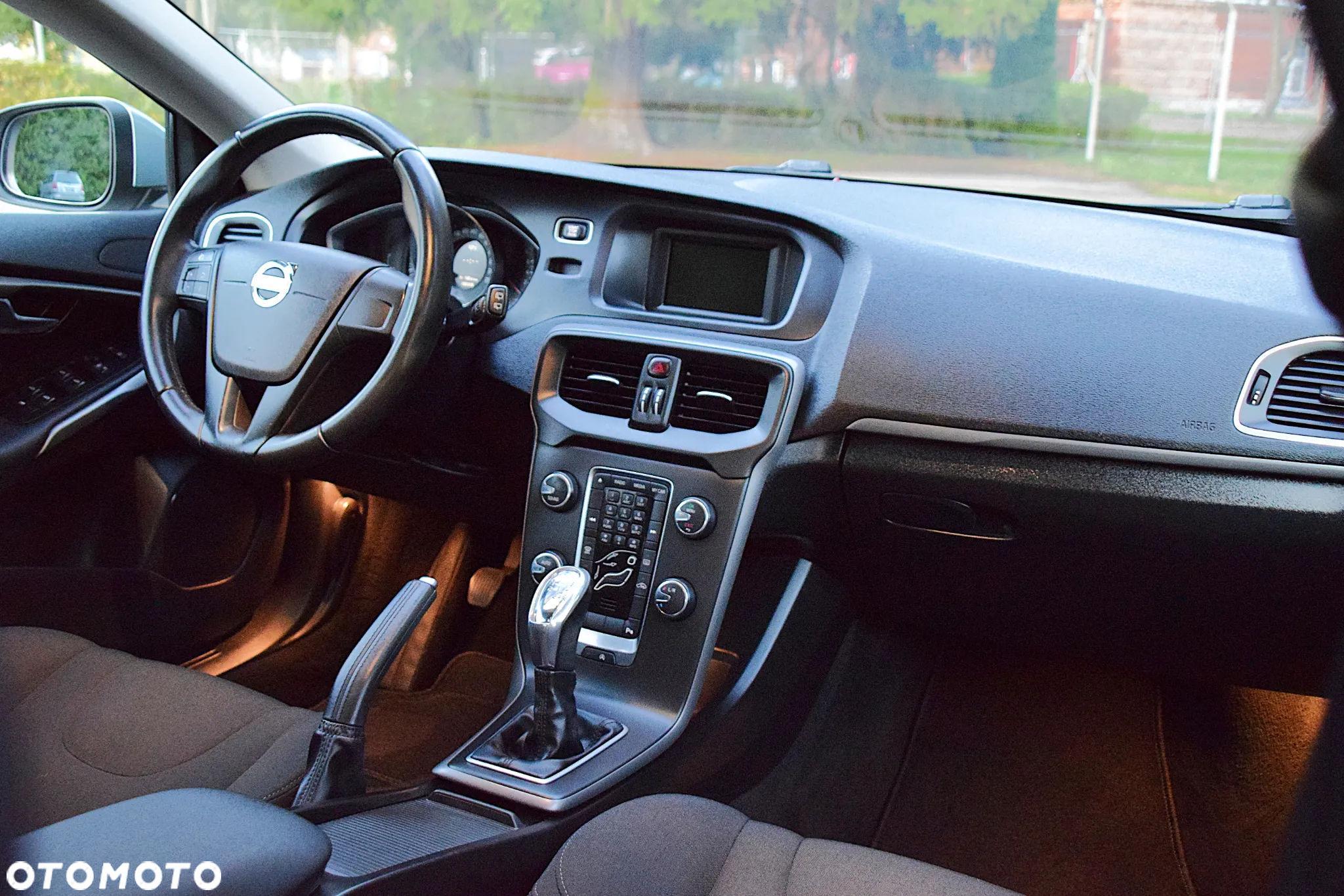 Volvo V40 T3 Momentum - 24