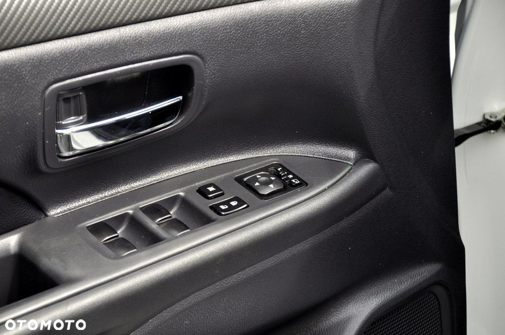 Mitsubishi Outlander - 37