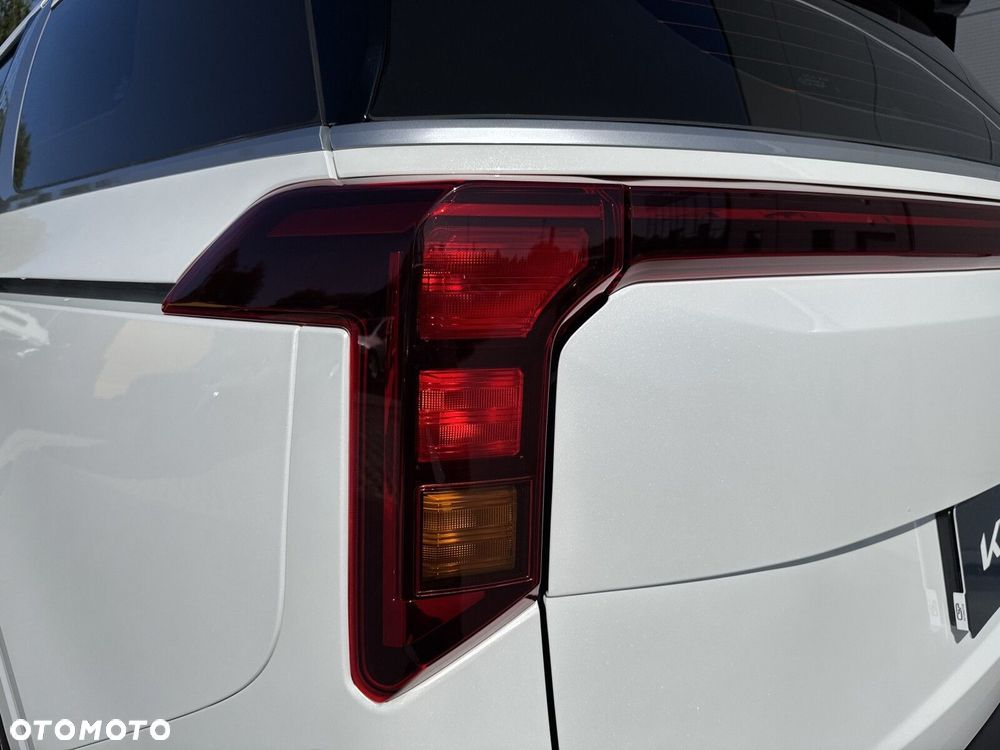 Kia Carnival - 11