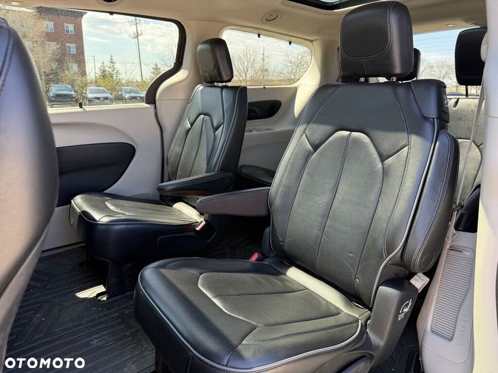 Chrysler Pacifica - 14